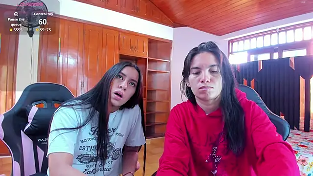 Sofy and Mia online show from 12-22-25, 12:49