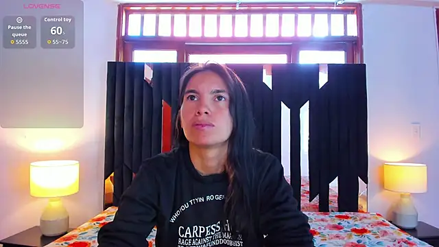 Sofy and Mia online show from 11-01-25, 12:43