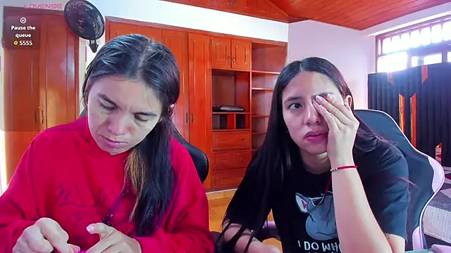 Sofy and Mia online show from 01-07-26, 12:54