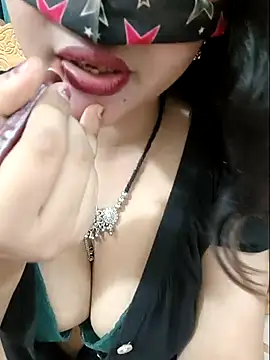 Beauty Queen Soniya online show from 04-19-26, 06:10