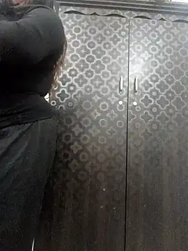 Beauty Queen Soniya online show from 12-15-25, 11:38