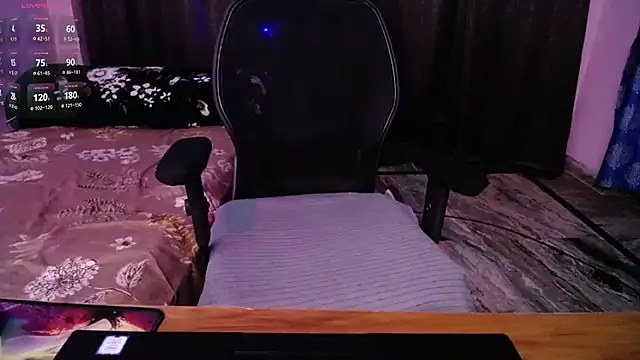 Hot Hazel online show from 12-22-25, 05:57