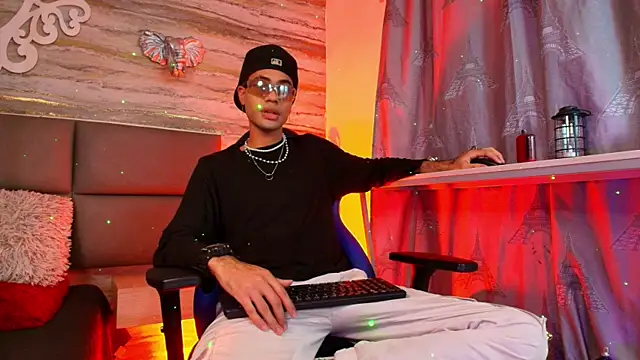 JacobBlackwell  online show from 10-06-25, 07:58