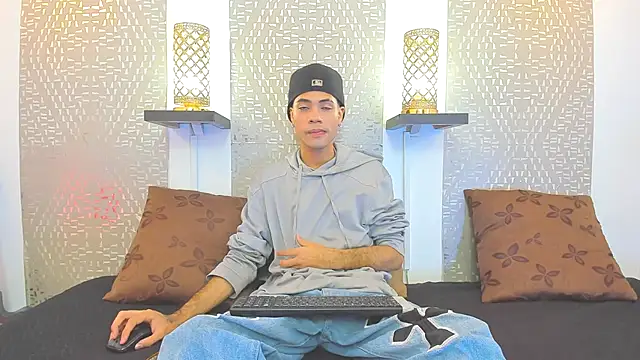 JacobBlackwell  online show from 10-18-25, 08:00