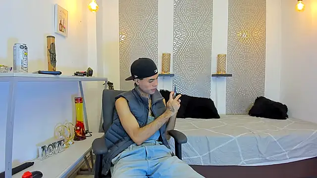 JacobBlackwell  online show from 11-10-25, 07:41