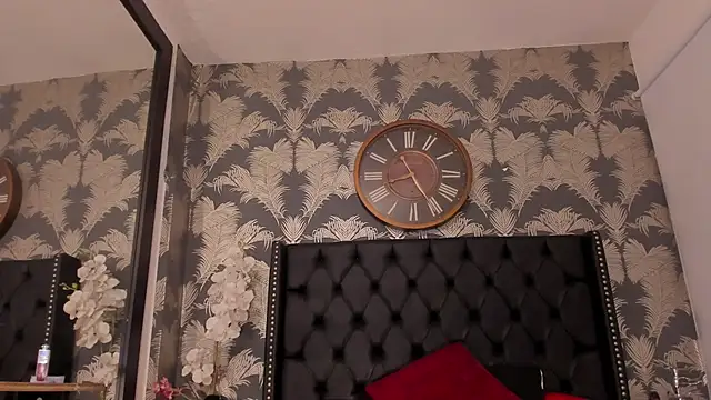 Valeria Collin online show from 11-29-25, 10:10