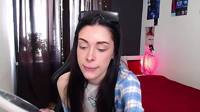 ariel is on vacation online show from 10-21-25, 08:14