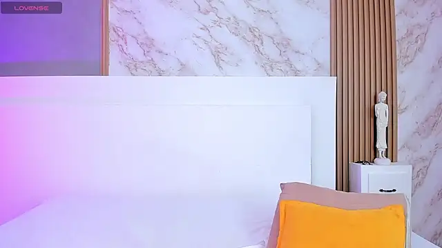 Snapshot of TianaGlow44 chatting on 10-18-25, 12:07 TianaGlow44 online show from 10-18-25, 12:07