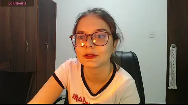 CarlaLorez online show from 10-18-25, 11:18