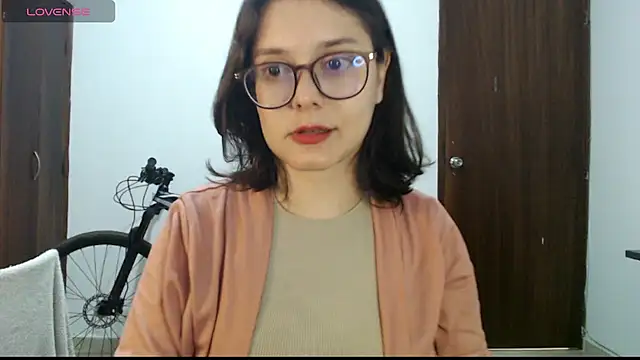 CarlaLorez online show from 10-23-25, 01:04