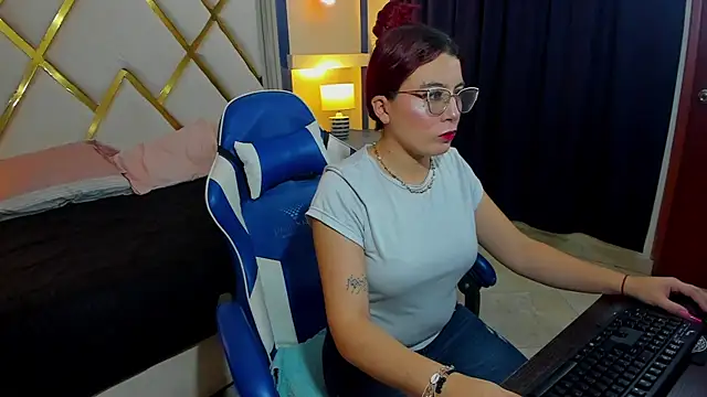 Snapshot of allison_mc chatting on 07-16-26, 12:13 allison mc online show from 07-16-26, 12:13