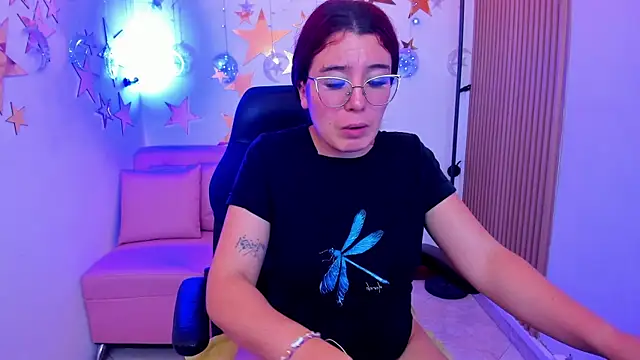 Snapshot of allison_mc chatting on 06-25-26, 05:12 allison mc online show from 06-25-26, 05:12