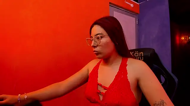 Snapshot of allison_mc chatting on 02-15-26, 04:13 allison mc online show from 02-15-26, 04:13