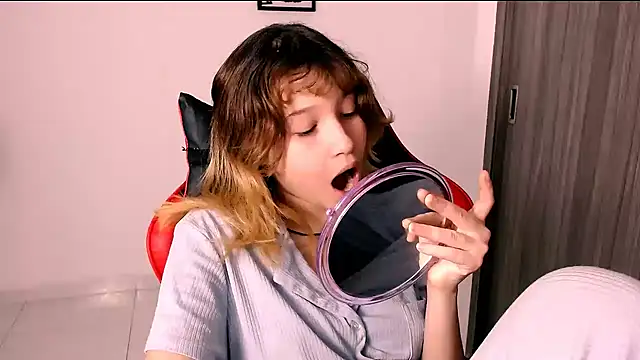 EmuOtori online show from 01-14-26, 12:42