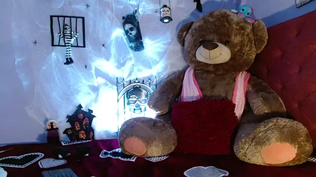 Himiiko toga online show from 10-18-25, 10:23