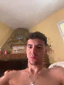 Snapshot of suarezz_ chatting on 10-08-25, 11:23 suarezz  online show from 10-08-25, 11:23