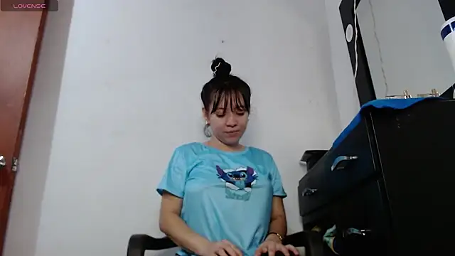 Damara Rolands- online show from 10-14-25, 03:23