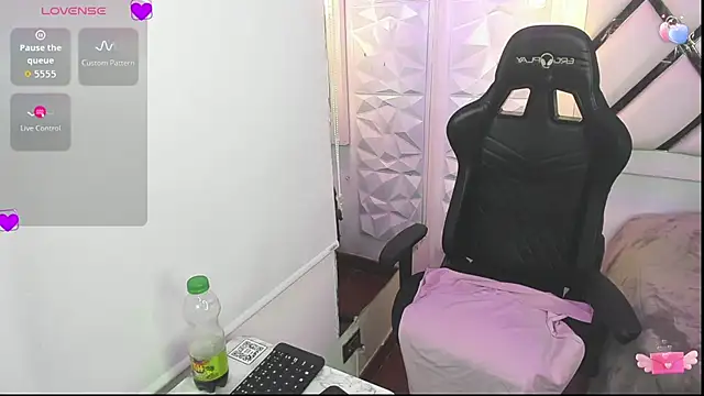 emmy rosse  online show from 11-10-25, 09:09