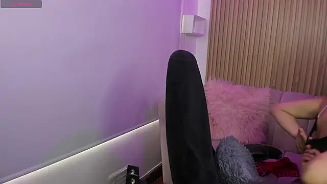 emmy rosse  online show from 11-24-25, 08:20