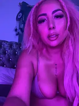 Snapshot of zara_bellexx chatting on 10-30-25, 05:10 zara bellexx online show from 10-30-25, 05:10