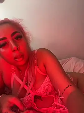 Snapshot of zara_bellexx chatting on 10-13-25, 06:31 zara bellexx online show from 10-13-25, 06:31