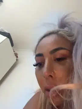 Snapshot of zara_bellexx chatting on 02-22-26, 07:11 zara bellexx online show from 02-22-26, 07:11