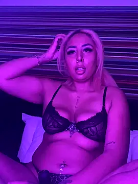 Snapshot of zara_bellexx chatting on 11-22-25, 03:44 zara bellexx online show from 11-22-25, 03:44