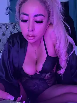 Snapshot of zara_bellexx chatting on 11-21-25, 12:09 zara bellexx online show from 11-21-25, 12:09