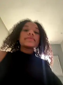 Snapshot of Bombomziin chatting on 10-12-25, 06:53 Bombomziin online show from 10-12-25, 06:53