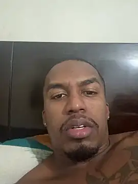 Snapshot of DenzelRios chatting on 06-26-26, 03:01 DenzelRios online show from 06-26-26, 03:01