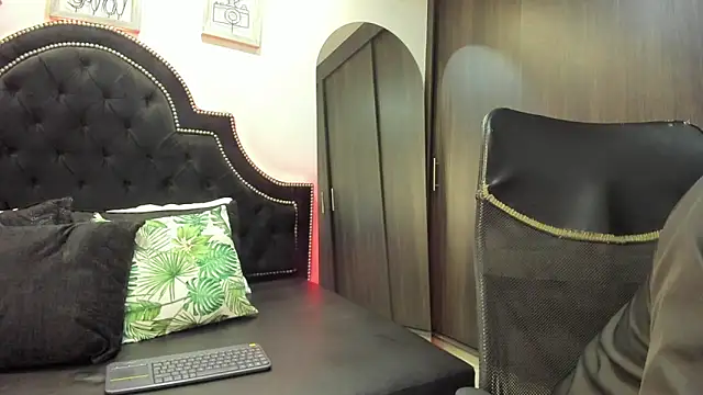 DenzelRios online show from 10-31-25, 07:10