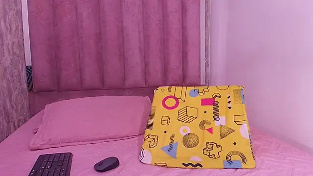 lilylovely  online show from 10-08-25, 08:09