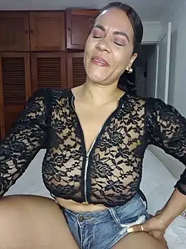 karla-bruni online show from 11-14-25, 10:08