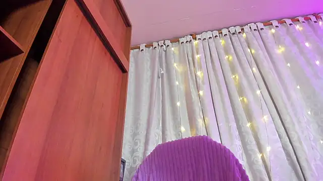 Snapshot of Lilith_salvatoree chatting on 07-11-26, 01:39 Lilith salvatoree online show from 07-11-26, 01:39