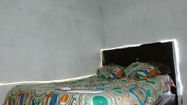 Snapshot of Paulosex12 chatting on 10-31-25, 01:13 Paulosex12 online show from 10-31-25, 01:13