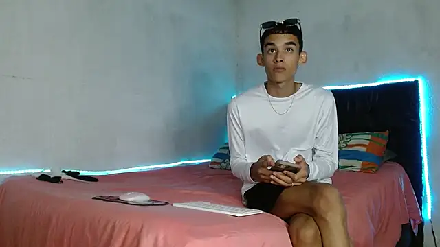 Snapshot of Paulosex12 chatting on 10-22-25, 11:25 Paulosex12 online show from 10-22-25, 11:25