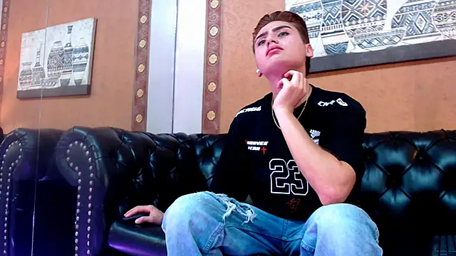 Snapshot of Alex_Millerss chatting on 10-27-25, 09:27 Alex Millerss online show from 10-27-25, 09:27
