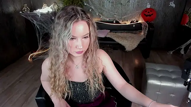 Snapshot of _BellaClark chatting on 10-23-25, 05:06 BellaClark online show from 10-23-25, 05:06