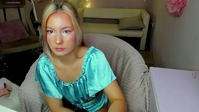  BellaClark online show from 05-03-26, 08:34