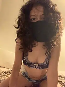 Snapshot of alicacua chatting on 10-11-25, 02:23 alicacua online show from 10-11-25, 02:23