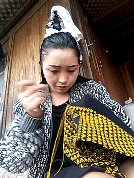 miemie-xx online show from 10-25-25, 01:16