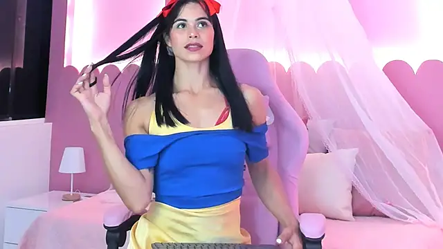 Snapshot of Elena_Kink chatting on 10-28-25, 07:13 Elena Kink online show from 10-28-25, 07:13