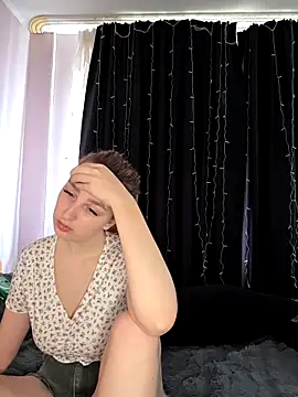 Sweet Little Lie online show from 11-21-25, 02:43