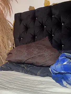 SiaraRealist online show from 04-12-26, 07:28