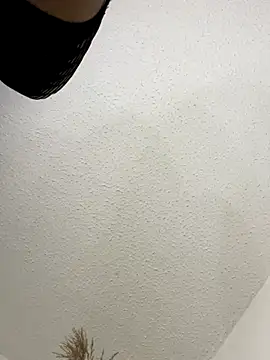 SiaraRealist online show from 10-15-25, 04:33