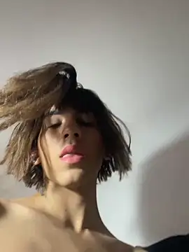 SiaraRealist online show from 04-04-26, 09:54