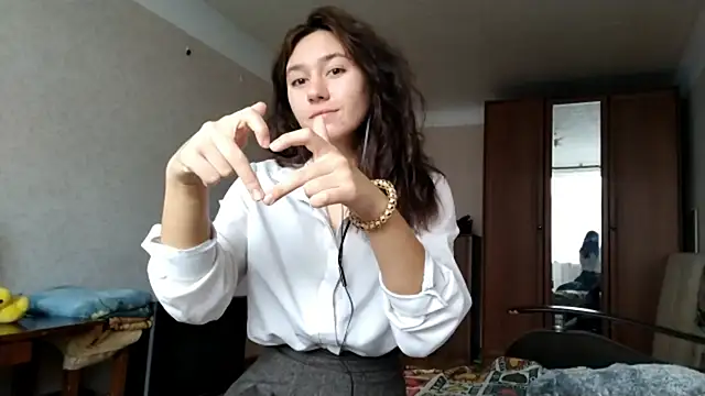 MiaLovelyOne online show from 10-18-25, 07:21