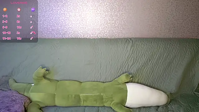 QuiveredFrown online show from 11-08-25, 11:47