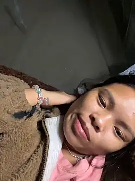 hello-cute online show from 11-13-25, 03:27