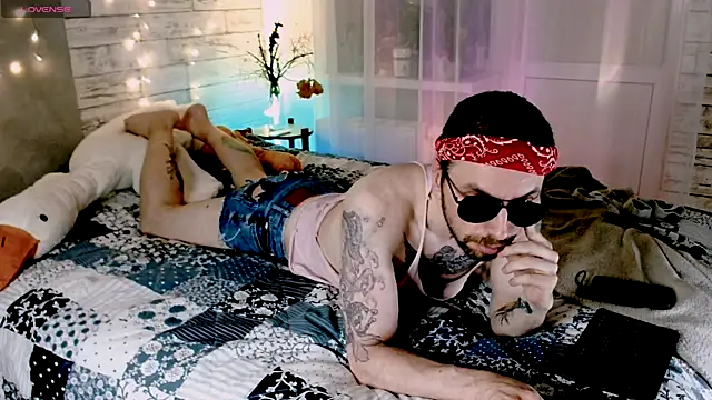 Markus Rivas online show from 11-11-25, 01:44